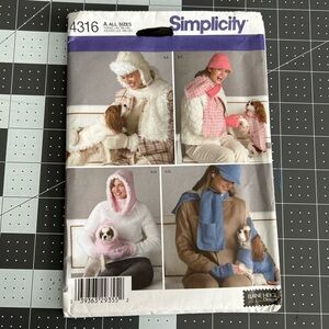 UNCUT Misses’s Hat, Dog Clothes 3 Sizes Sewing Simplicity Pattern E Heigl design